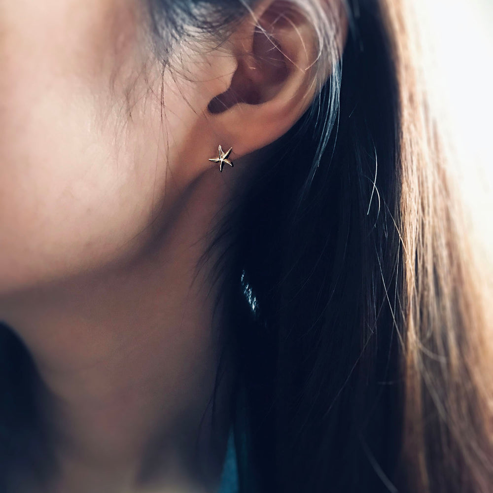 <iloveyou>Tiny Starfish Stud Earring