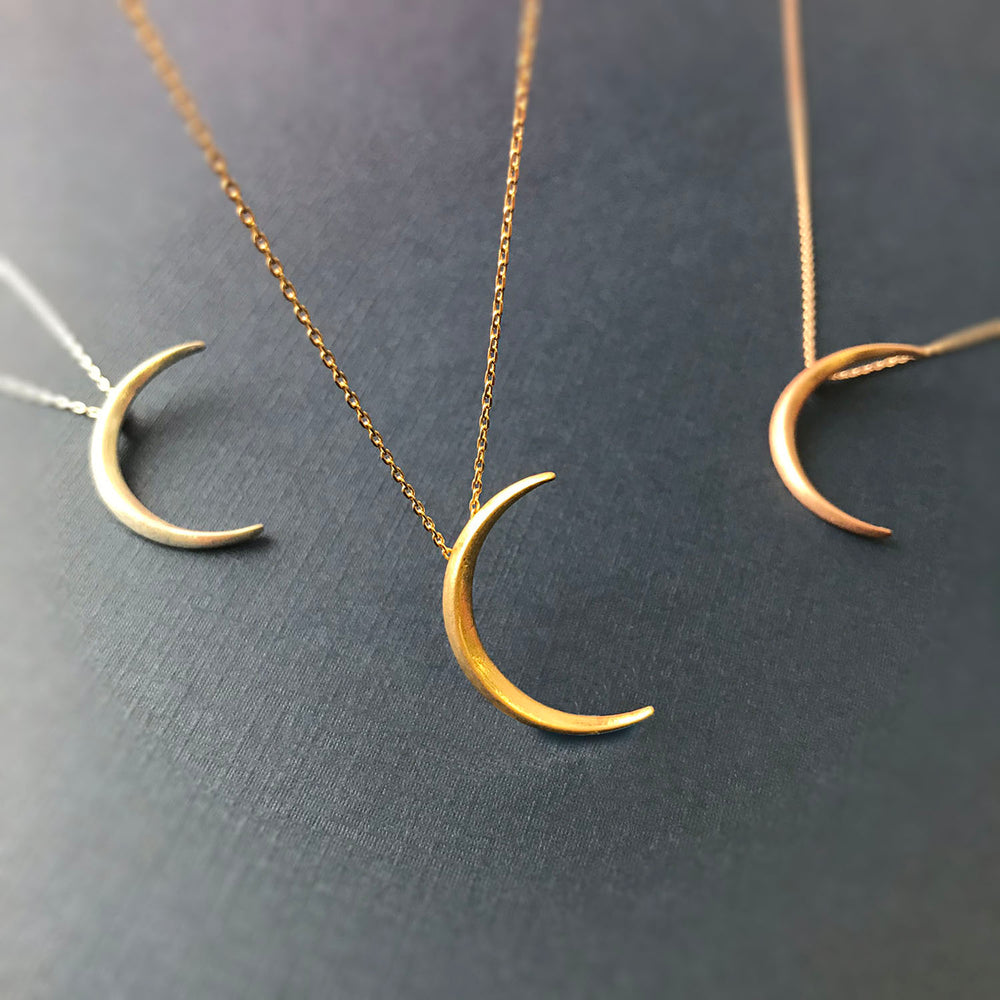 Selene Endymion Candle - <DNA038 daughter>Crescent Moon Necklace 